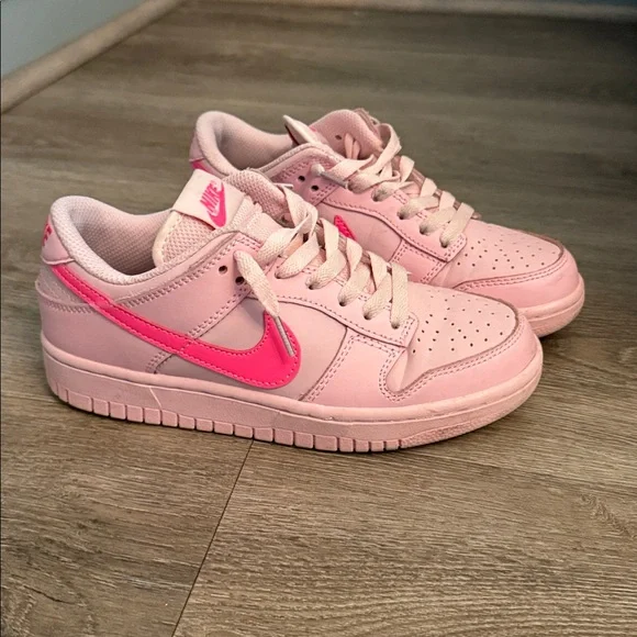Women's Pink Nike - Picture 2 of 5